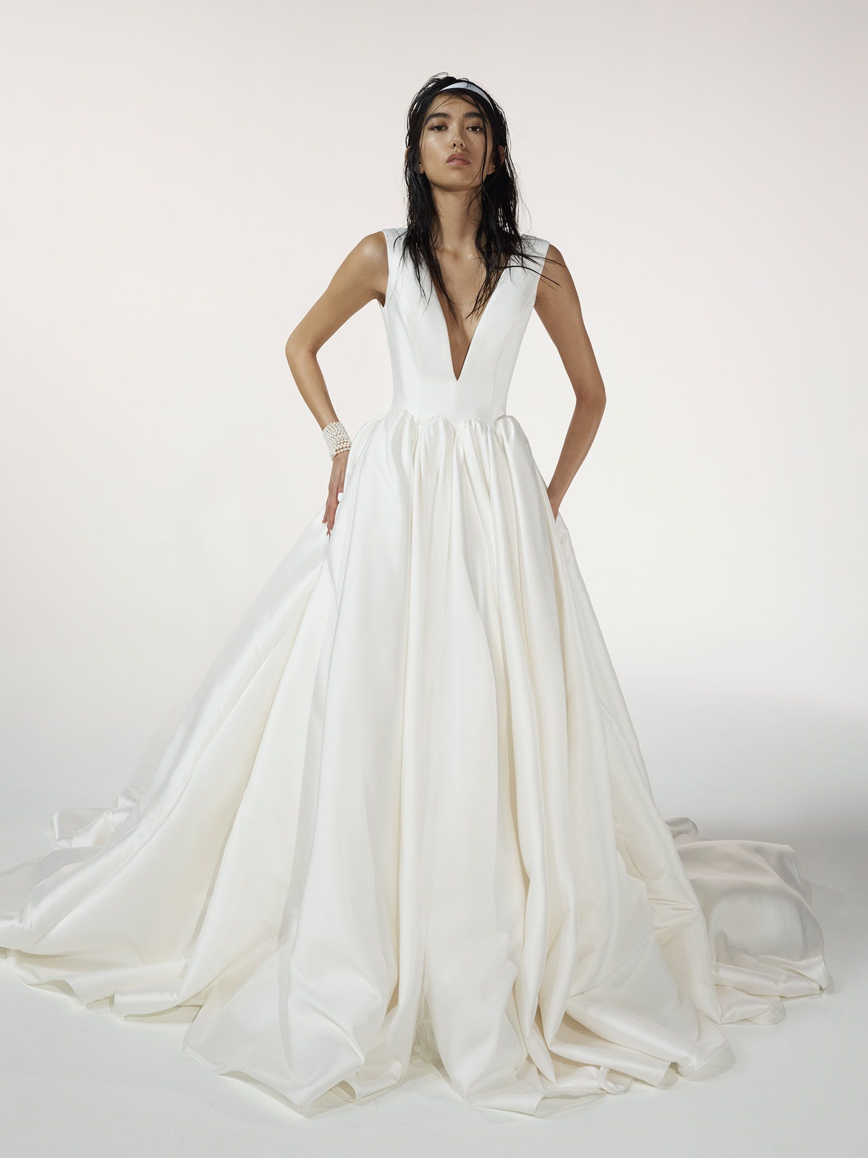 Vera Wang Size 12 Wedding White Dress With Train on Queenly