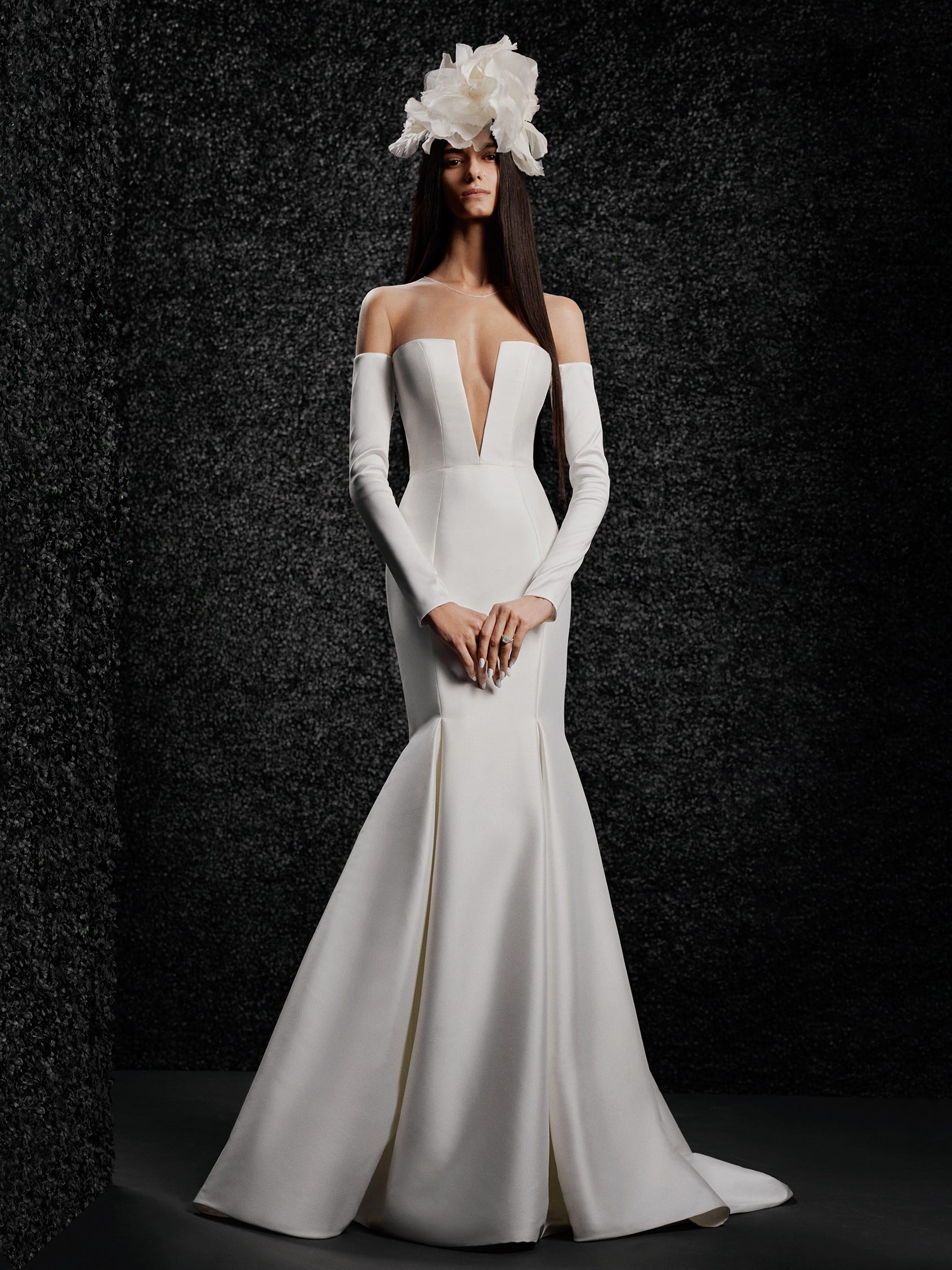 https://www.verawangbride.com/media/catalog/product/m/i/mishell_b.jpg?quality=80&bg-color=255,255,255&fit=bounds&height=1023&width=767&canvas=767:1023