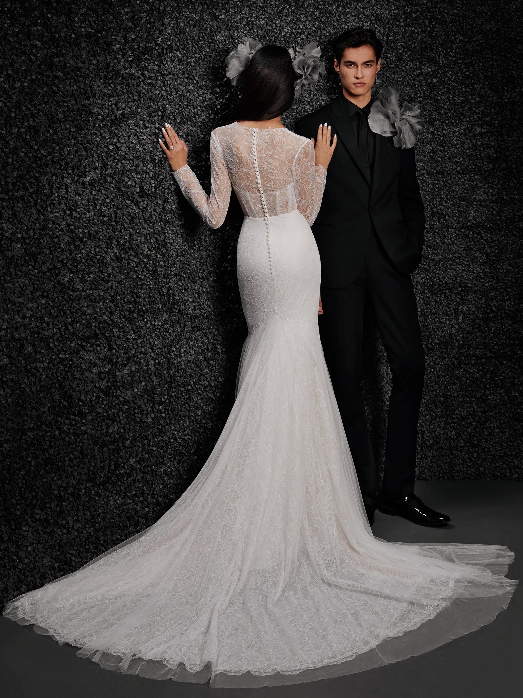 Vera wang long outlet sleeve wedding dresses