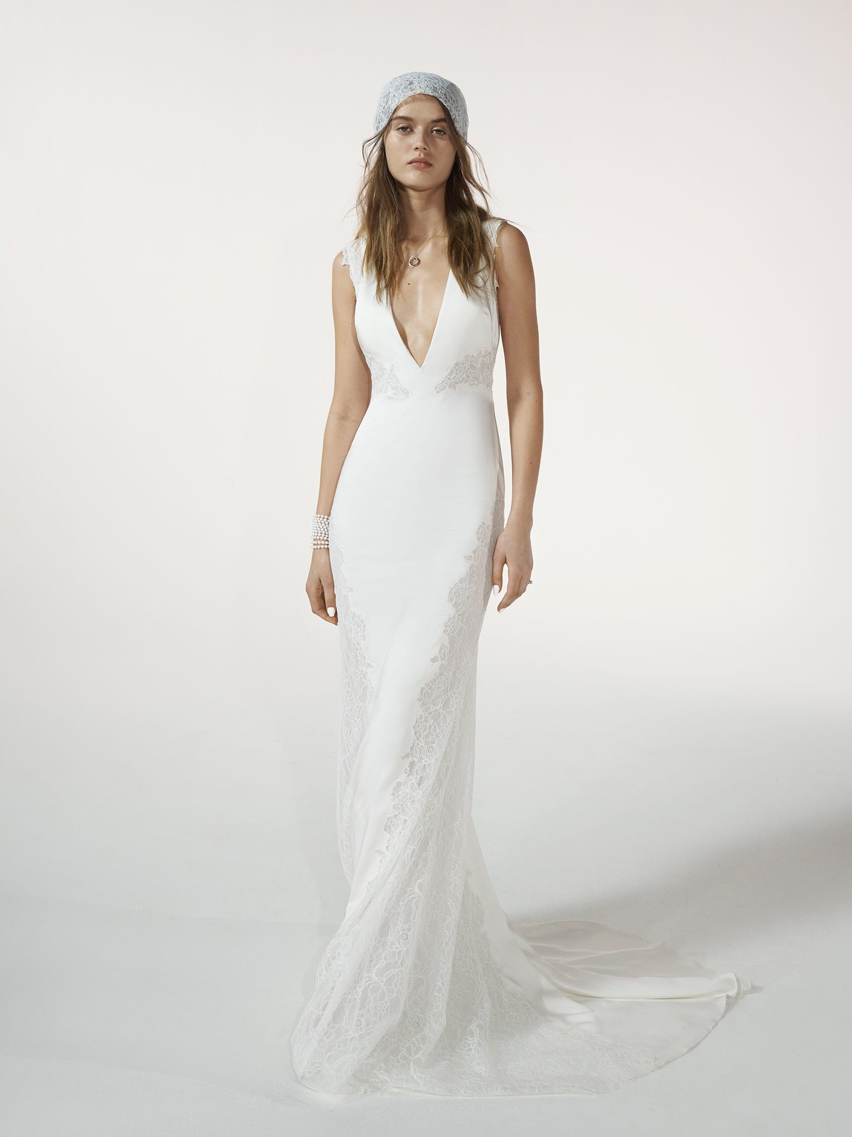 Vera wang long v neck hot sale crepe gown